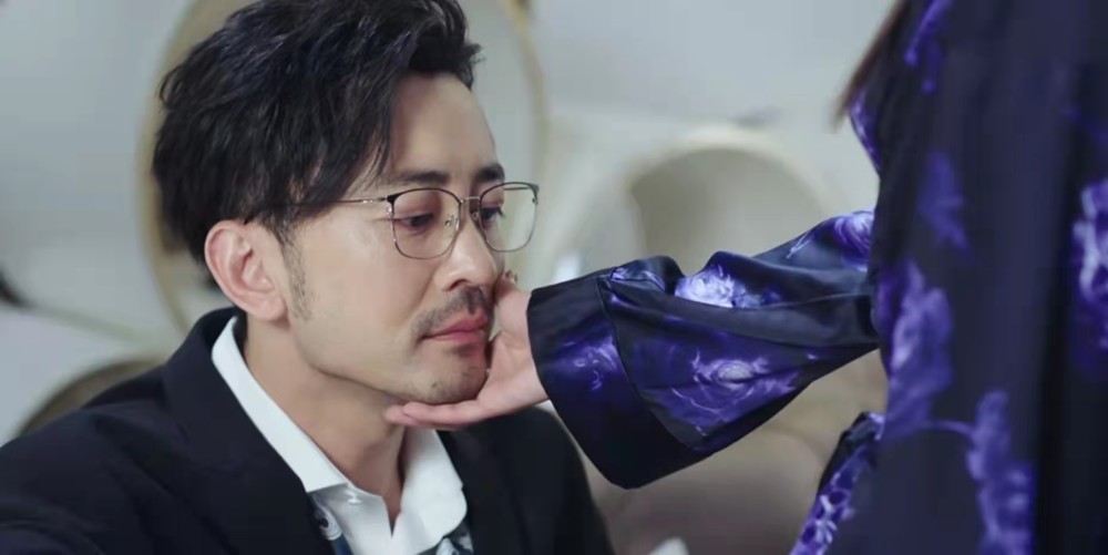 这样的状况,换做任何一个男人,都忍不了吧?可郑浩又能说什么?