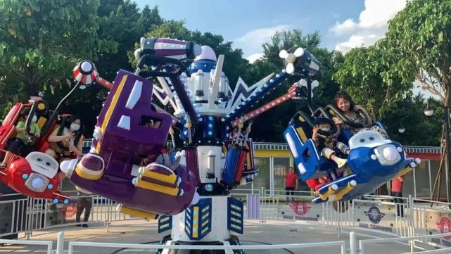 欢乐谷为紫南文化旅游区增添了不少靓丽的色彩,其包括佛山首个威亚