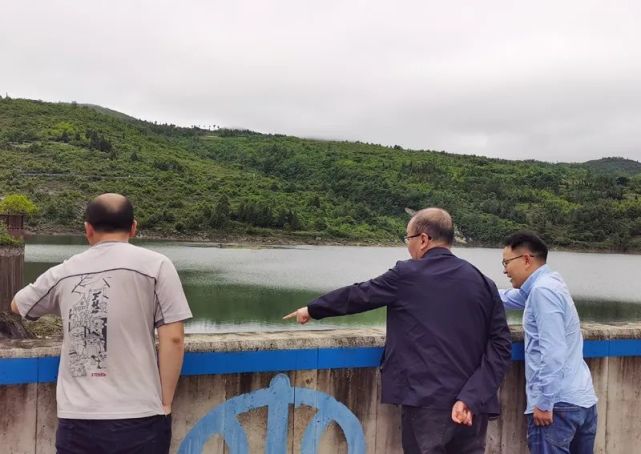 彭坤毅院长赴兴义市小龙潭水库开展巡河工作