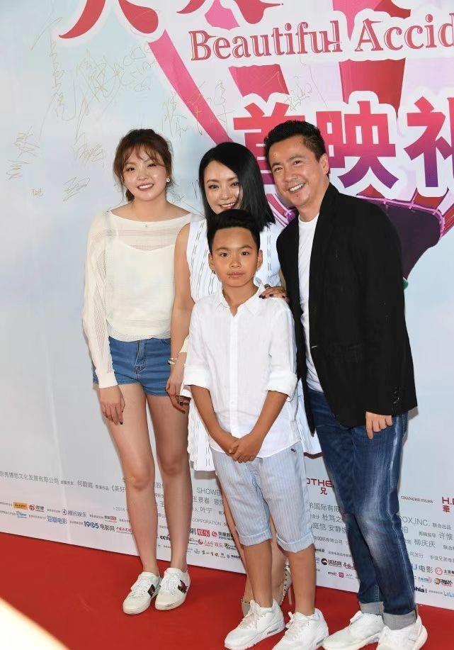 王中磊一家四口同框!