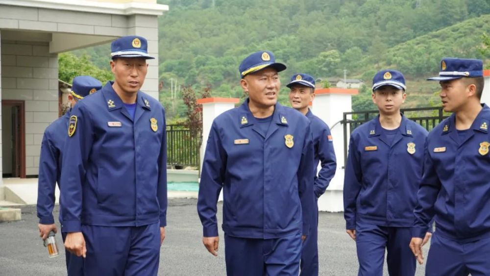 迪庆州森林消防大队圆满完成驻地森林防火期间靠前驻防任务_腾讯新闻