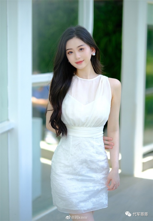 其实关于叶珂和黄晓明的蛛丝马迹很早就出现了,只是最近越来越多的蛛