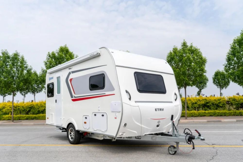 小车身大空间,还有干湿分离卫浴间,爱旅490拖挂房车表现太亮眼!