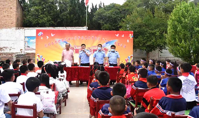 武功县公安局到苏坊镇凤安小学开展"六一"慰问_腾讯新闻