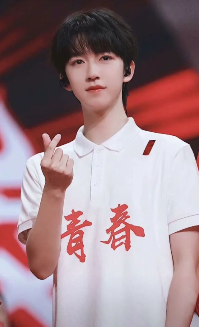 头像 贺俊霖 不止玫瑰有爱意