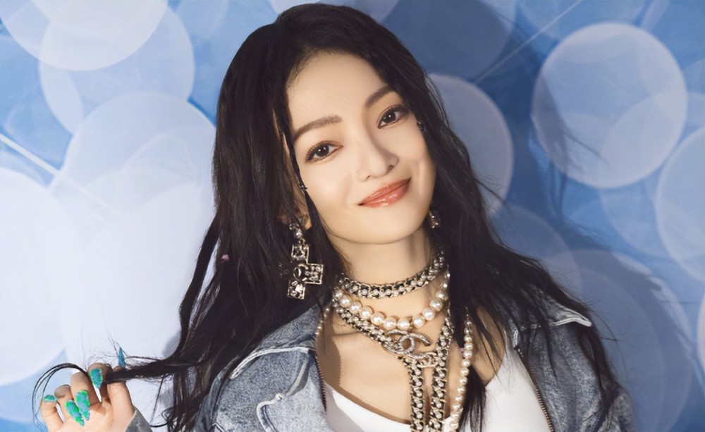 有趣的是,张韶涵却逃不过年龄梗,连续四次被无情伤害,别提多委屈了,想