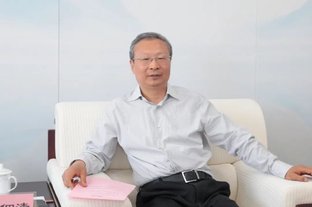 袁清茂与山西云时代技术有限公司党委书记董事长盛佃清举行工作会谈