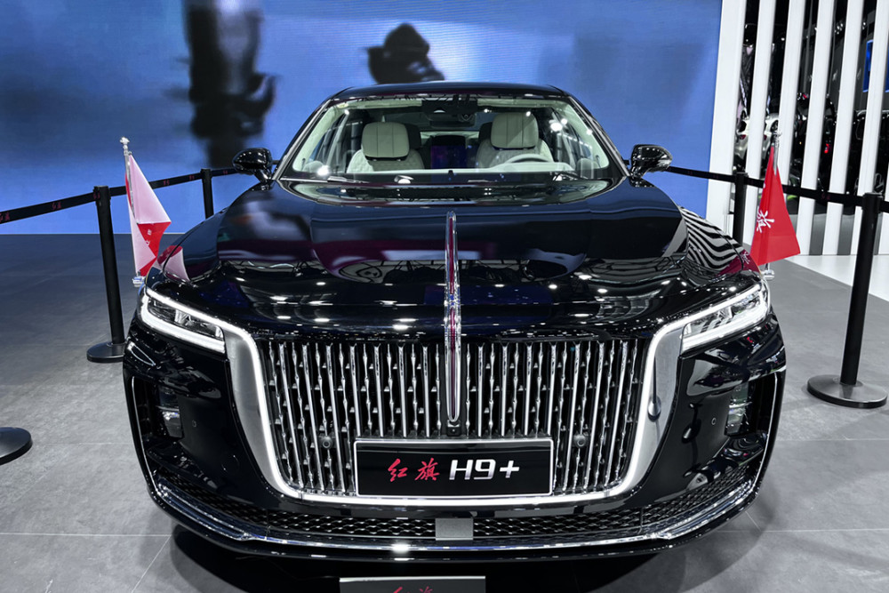 2022粤港澳车展丨加长轴距4座布局基础款售86万红旗h9亮相