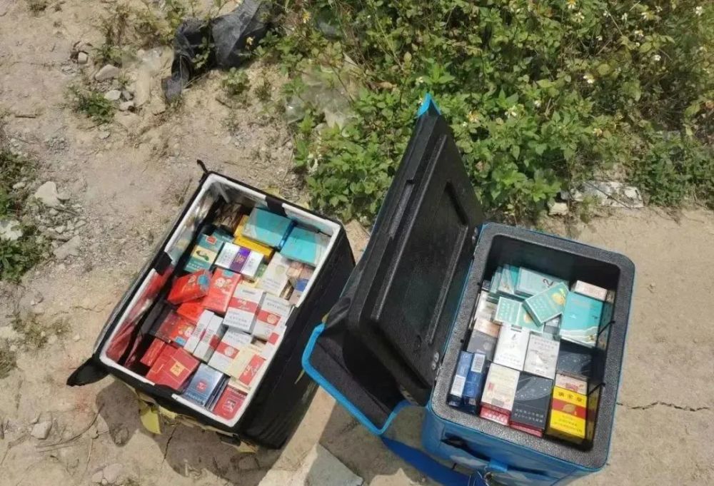 向未成年人售烟两人被查