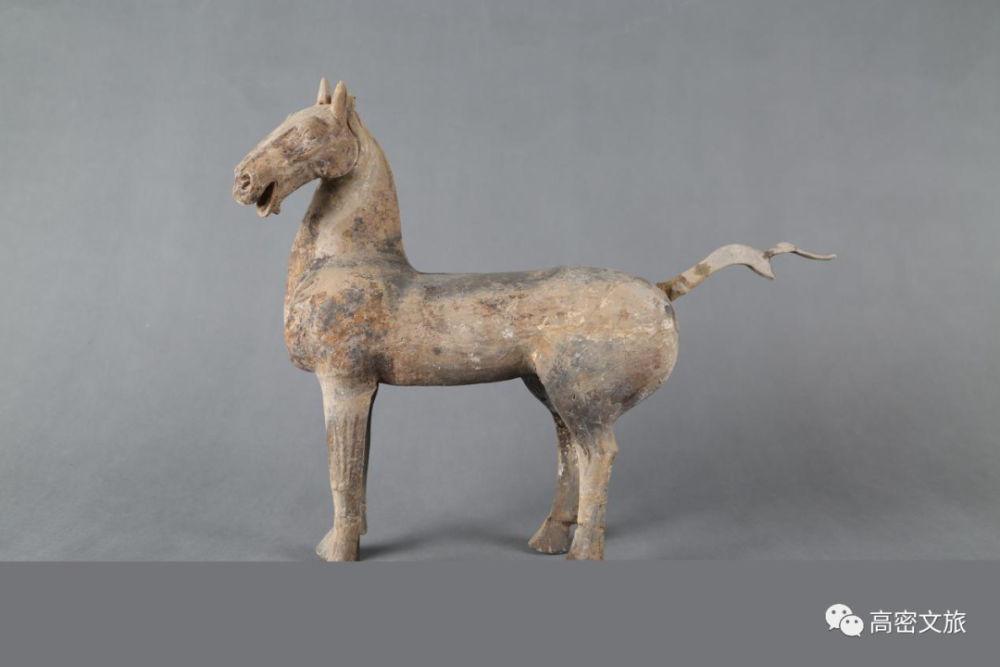 西汉陶马,汉代,高密博物馆藏.长63.28厘米,宽16.29厘米,高52.15厘米.