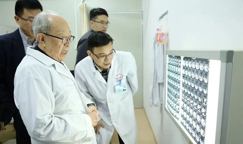 30年30人丨吴孟超肝胆相照济苍生的无双国士