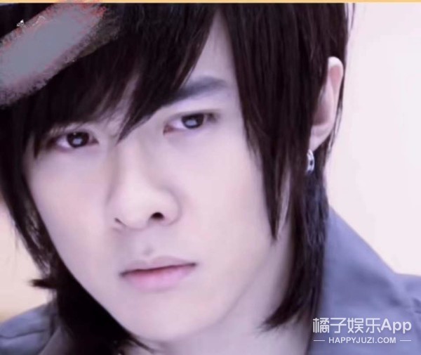 还记得《终极一班》的反派唐禹哲吗?现在只能拍拍无名网剧?