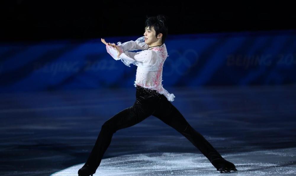 羽生結弦北京冬奧後首秀一襲黑衣驚豔亮相巡演開場輕鬆完成4t