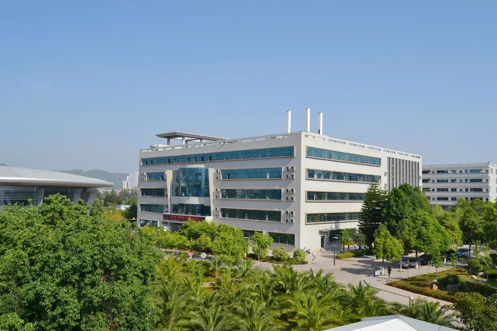 楚雄师范学院图书馆的前身是楚雄师专图书馆其藏书历史可以追溯到1936