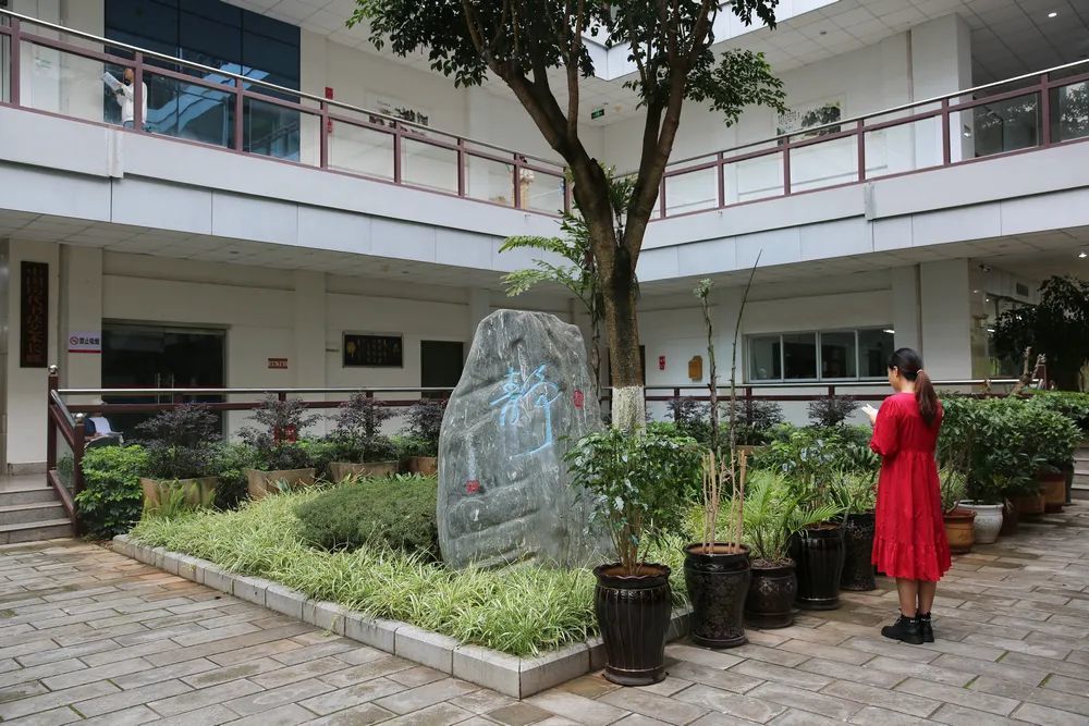 楚雄师范学院图书馆由花果山校区图书馆和雁塔校区图书馆两部分构成总