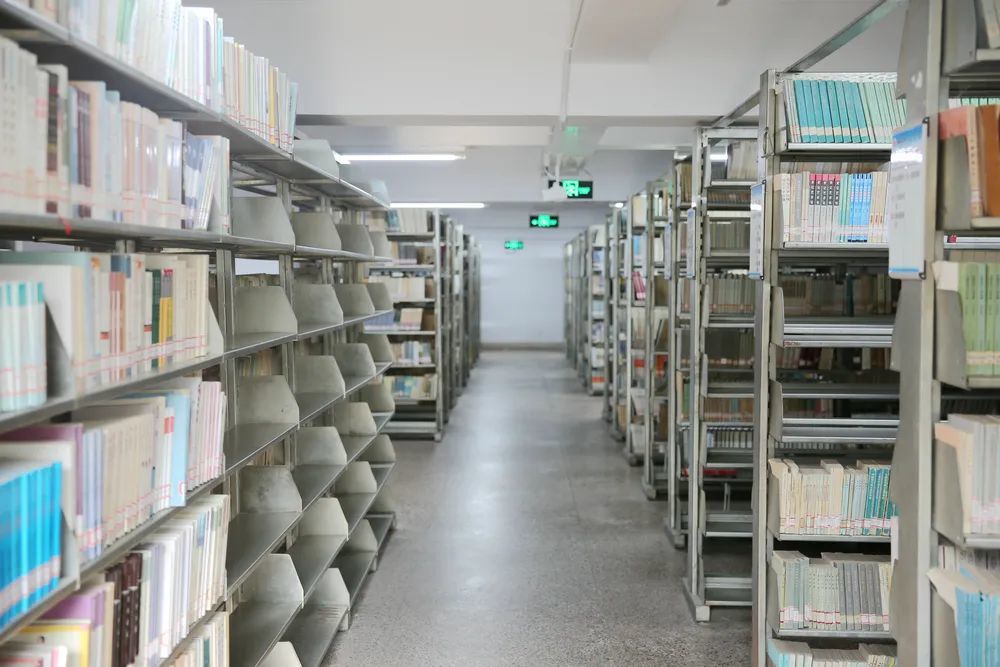 楚雄师范学院图书馆由花果山校区图书馆和雁塔校区图书馆两部分构成总