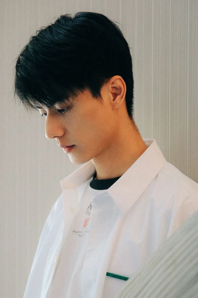 我们邀请到在热播剧《请叫我总监》中饰演苏维然的演员刘畅来分享他的