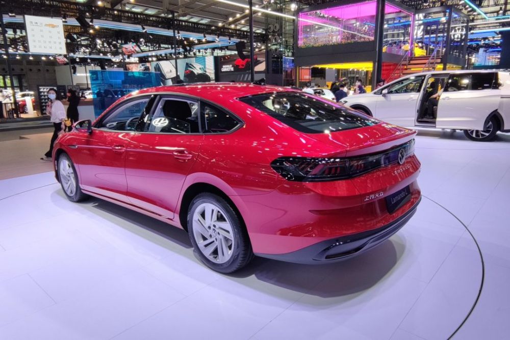 2022粤港澳车展丨配无框车门全新上汽大众凌渡l亮相