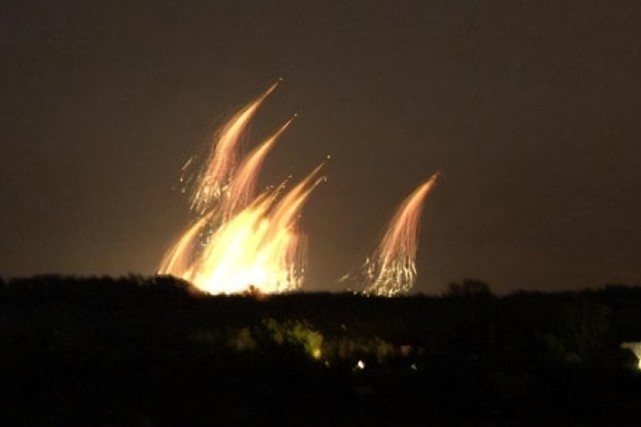 千树万树梨花开铝热弹绽放瞬间威力比白磷弹还厉害