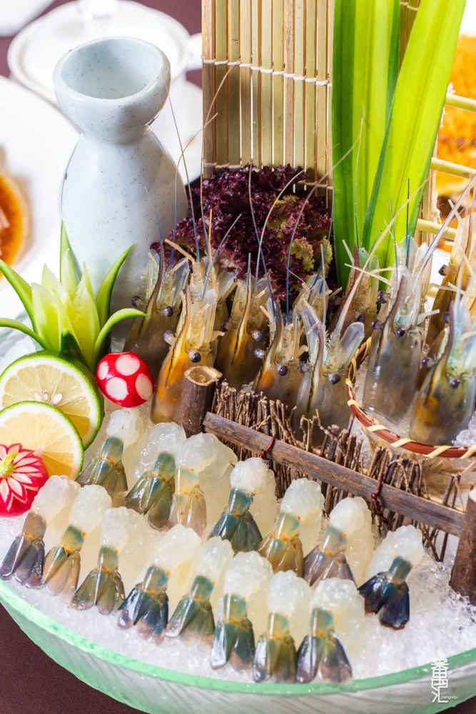 又肥又大的生猛罗氏虾,活动价只要48元/斤.刺身,咖喱焗,芝士伊面焗.