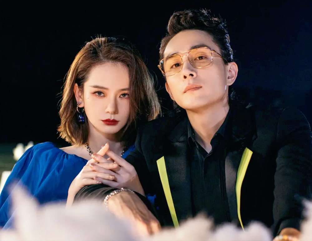 去年的中秋晚会上,李承铉和戚薇夫妻搭档,演绎了一曲《我要你》,李承