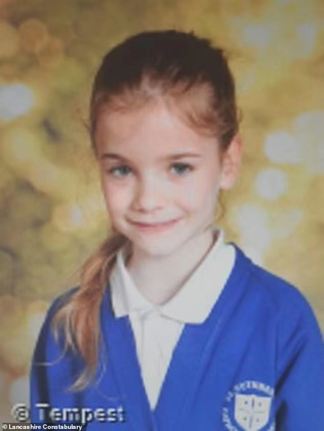 8岁女童失踪被找到，60岁老太涉嫌绑架，女儿是英国真人秀明星