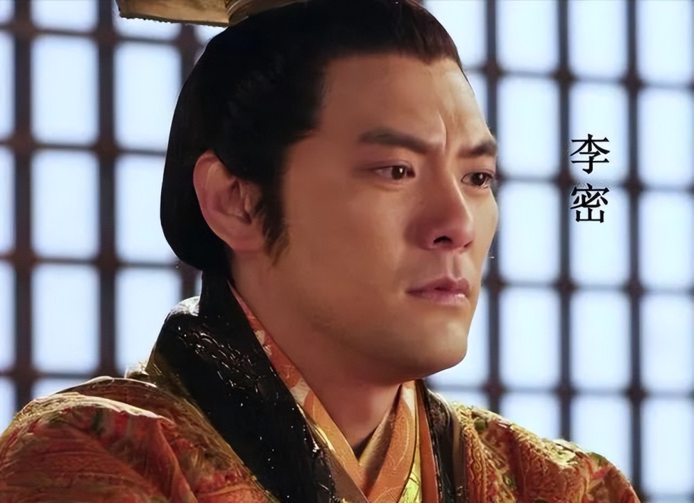 隋朝末年,战火不断,群雄割据,李密原本是反隋大将杨玄感的部下,后来杨