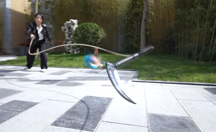 靓丽女侠自制飞镰配合流星锤绝活看傻老外果然中国人都会功夫