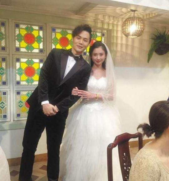 《外来媳妇本地郎》康天庥成多栖艺人,观众直言周身是刀没一把利
