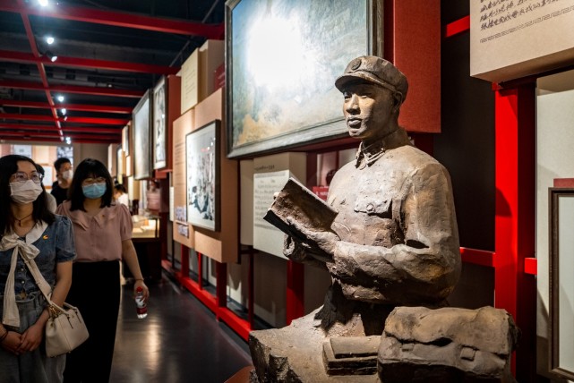 记 者 康 岩 5月26日,任城团区委在金乡县王杰纪念馆举行"日新学堂