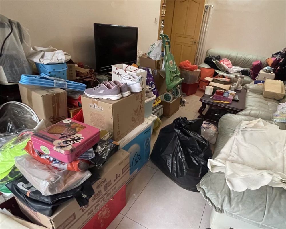 河南老哥的家杂物堆成山请保洁师用1天清理干净前后差别太大