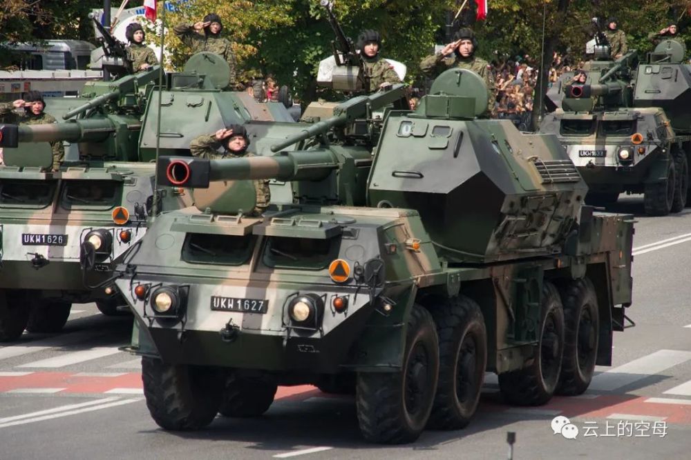波兰最多可派遣五万大军进入乌克兰？