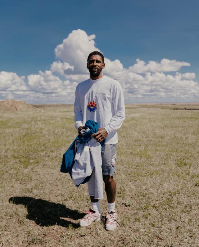 欧文晒帅照点赞超30万!造访部落称自己不孤单 不打疫苗获一人支持