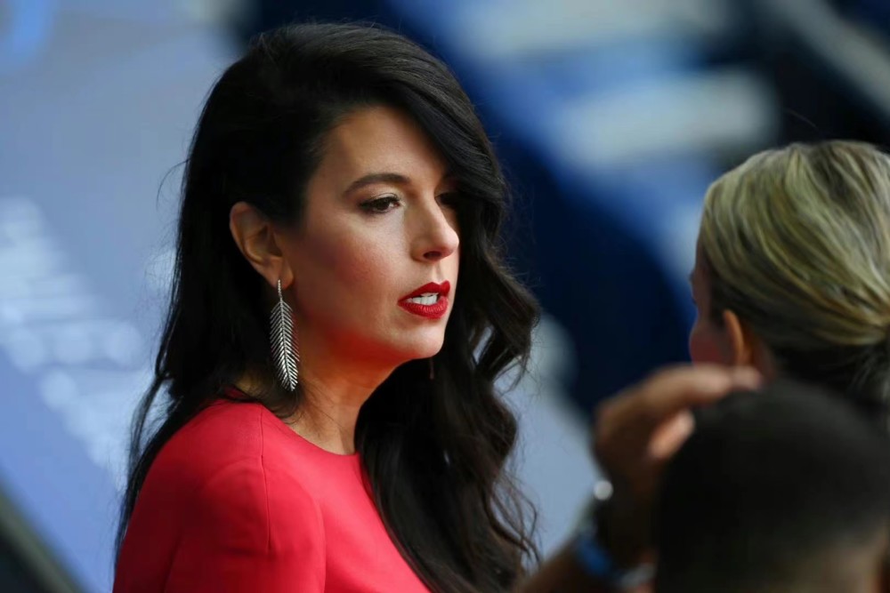 本月初,利物浦击败比利亚雷亚尔,挺进欧冠决赛后,利物浦的美女老板娘