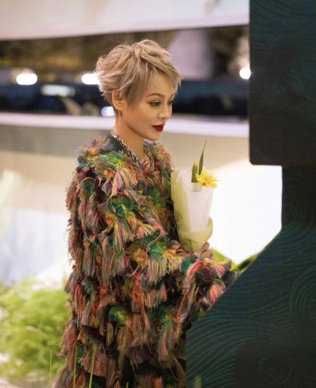 宁静节目发型太过随意?有颜任性!光头依然能"大杀四方"