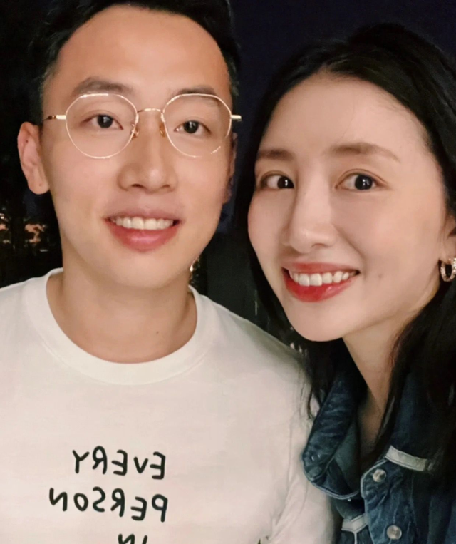 前艺术体操国家队队花周捷晒桃子百日照老公邹凯出镜女儿像爸