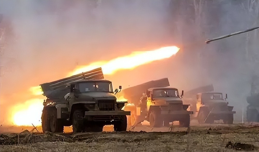 bm-21火箭炮bm-21火箭炮相比高溫的9m22s鋁熱劑燃燒彈,俄軍還投入一款