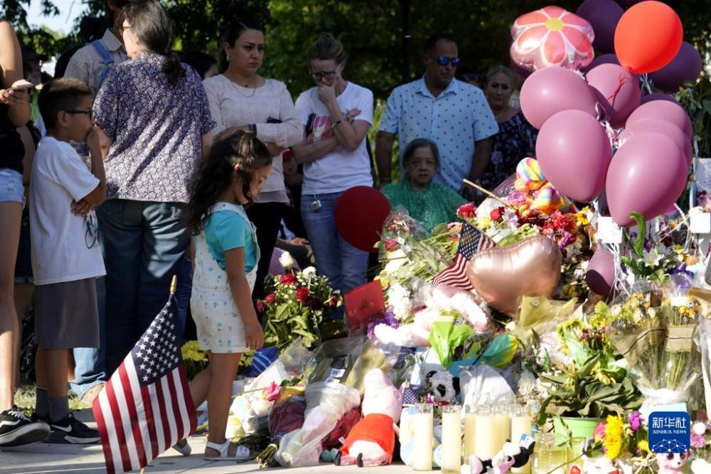 美国尤瓦尔迪：哀悼枪击事件遇害者
