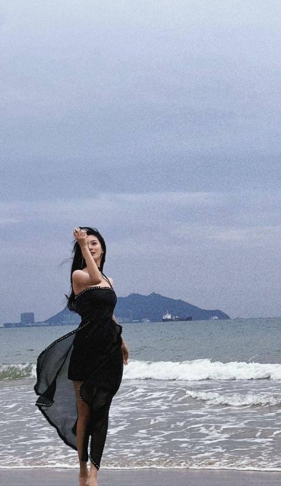 恭喜郭艾伦脱单!