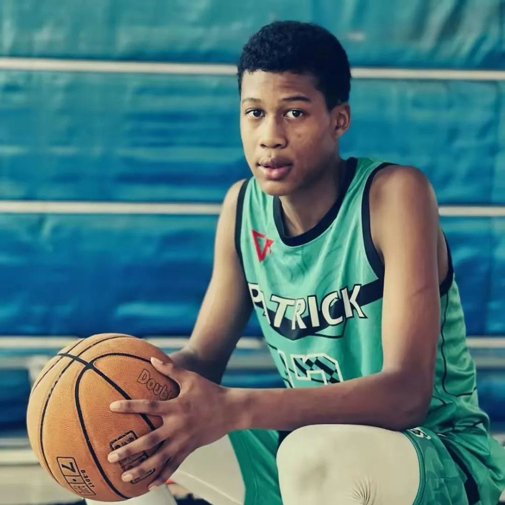 身高1米9臂展2米02这名15岁的中国混血球员什么水平