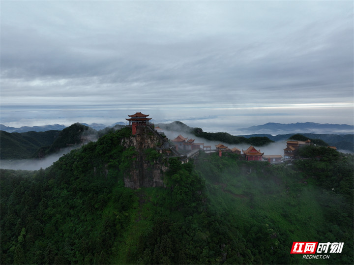 张家界五雷山景区雨后现水墨丹青美景