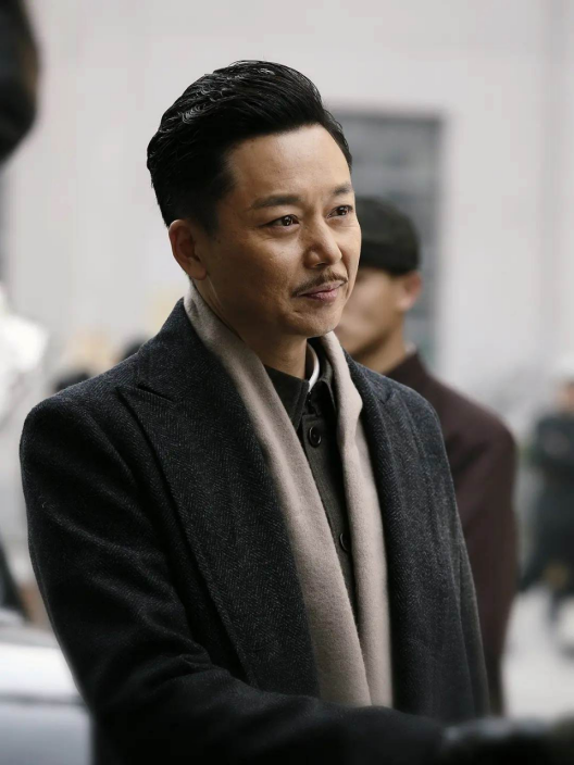 年轻时颜值普通,到中年帅成男神,我只服这9位男星,反差真大_腾讯新闻