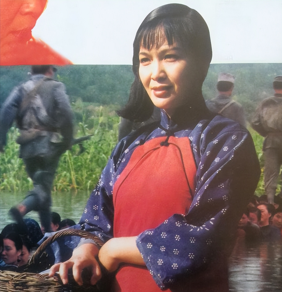 《红嫂》剧照2000年,进入新纪元后,金莉莉又拍了《兵哥兵妹》《非你不