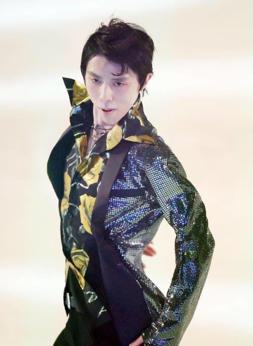 羽生結弦首日冰演開場!他又一次拯救了服裝設計師