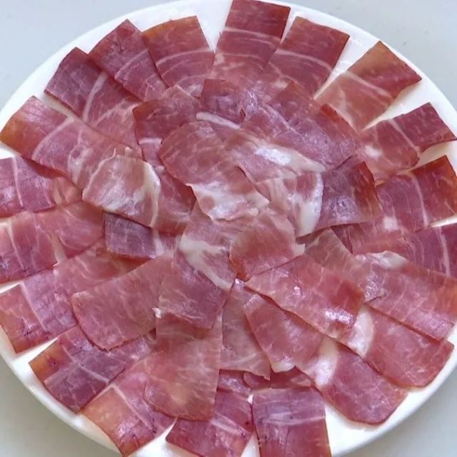 对诺邓火腿的表面处理,分割技巧,产品切割,切片摆盘等四个环节的比赛