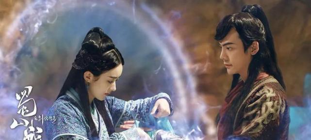 在剧中赵丽颖饰演了与丁隐死去妻子样貌一样的玉无心,但事实却是她是