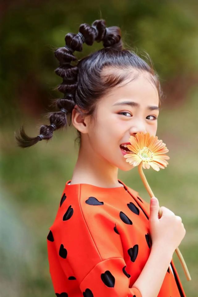 605班欧阳宇馨608班金希儿最终11名小歌手成功晋级,即将登上决赛的