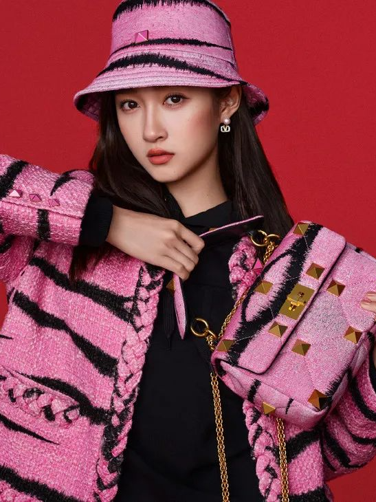 下周穿什么|关晓彤这荧光色多辣,刺到我了