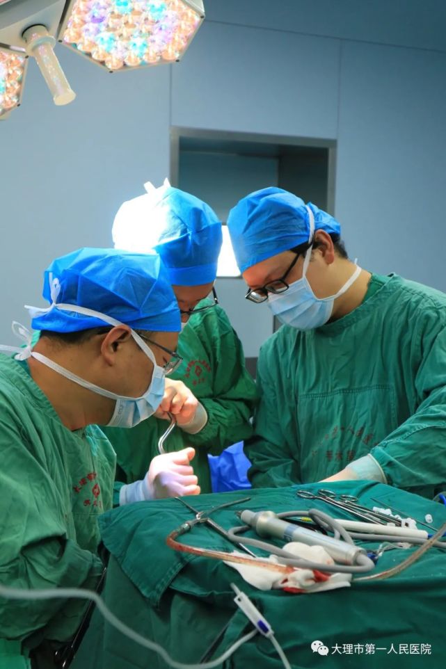 开通绿色通道;李某从村卫生室到院后,专人引导,直接入住神经外科;张晓