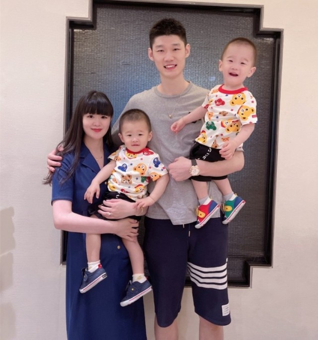 cba四消息:首钢续约丘天,李月汝上演首秀,胡金秋动态曝光